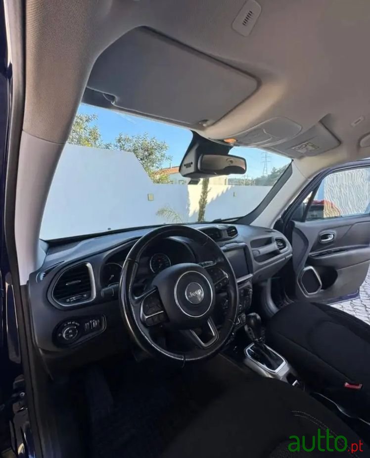 2019' Jeep Renegade photo #5