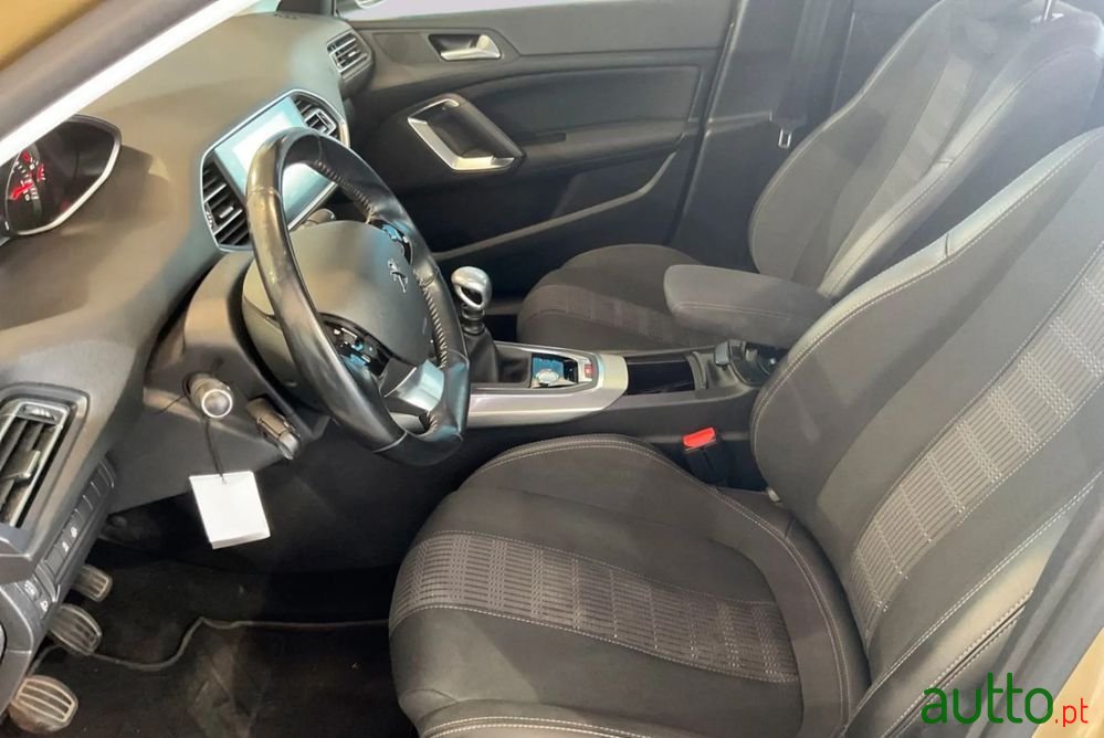 2018' Peugeot 308 Sw photo #3