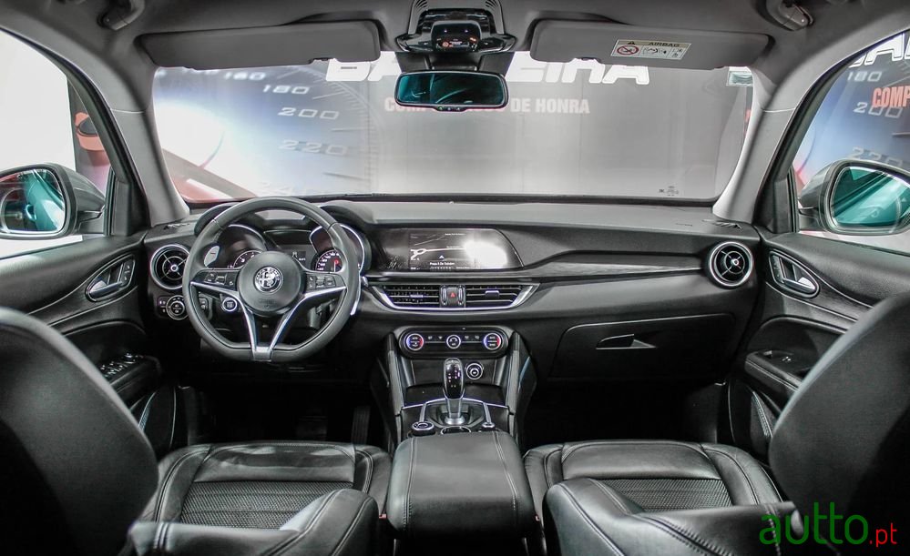 2017' Alfa Romeo Stelvio 2.2 D Super At8 photo #3