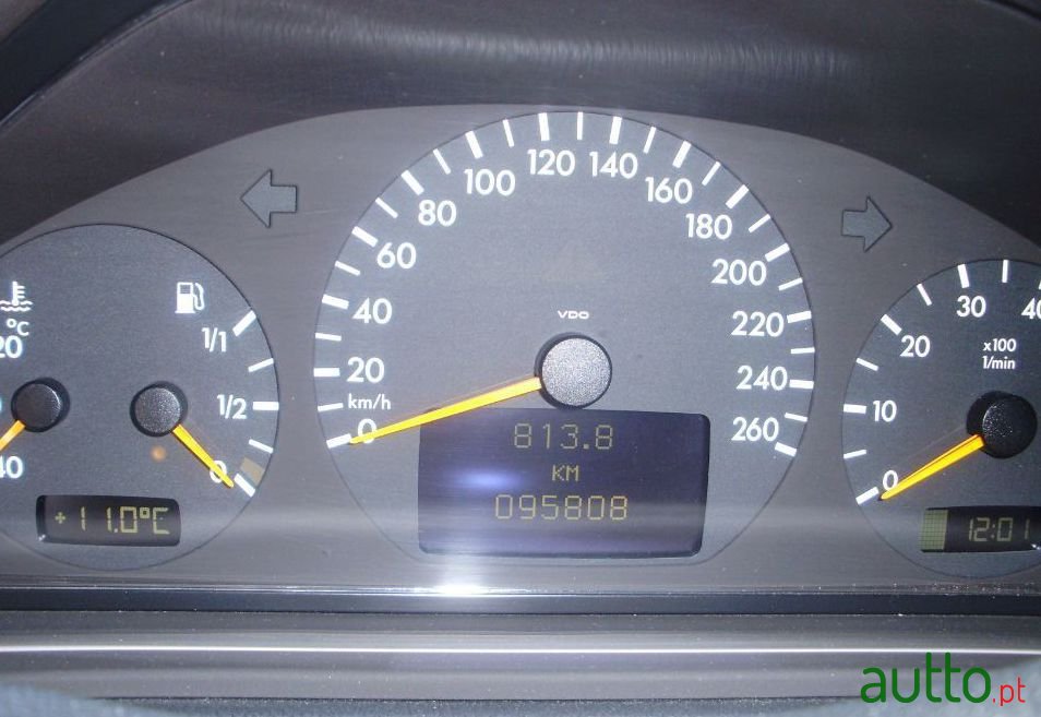 2001' Mercedes-Benz 200 photo #2