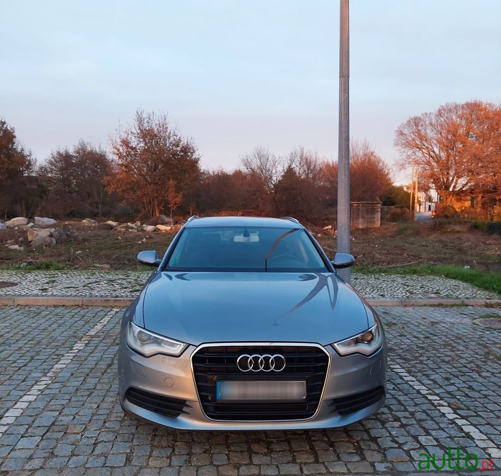 2011' Audi A6 Avant photo #2