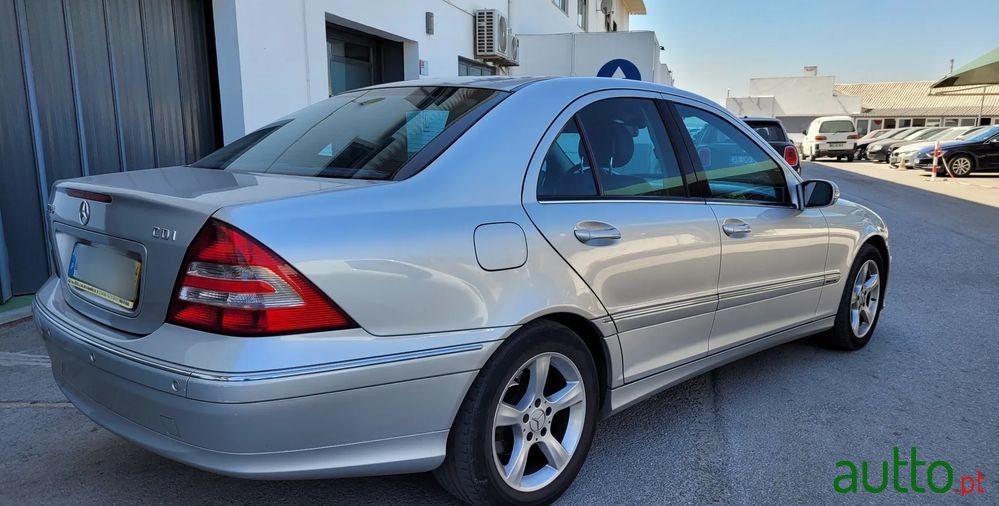 2004' Mercedes-Benz C 220 photo #3