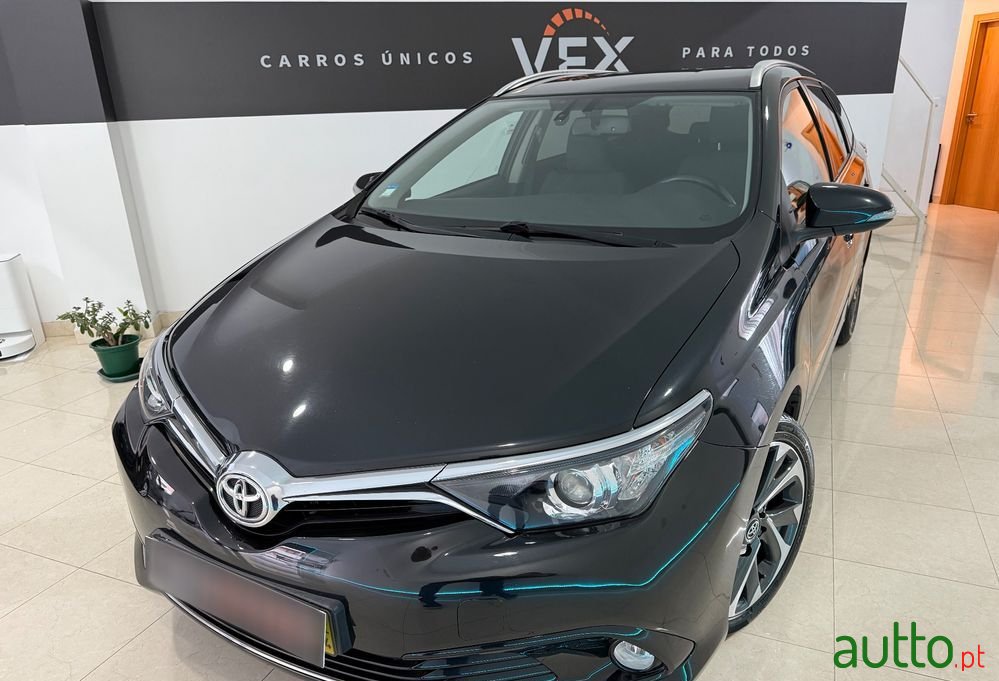 2016' Toyota Auris Touring Sports photo #1