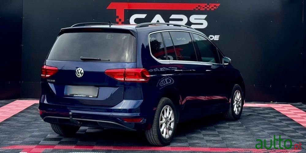 2019' Volkswagen Touran photo #2