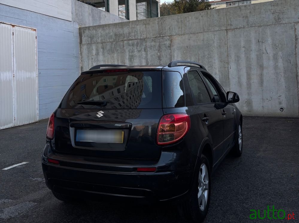 2010' Suzuki SX4 photo #2