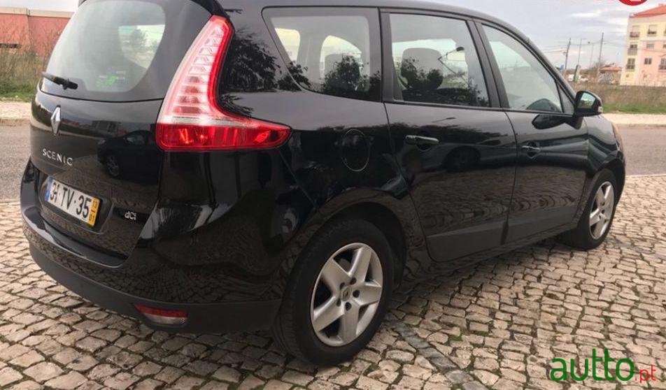 2013' Renault Grand Scenic photo #1