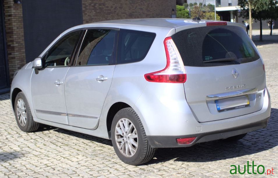 2012' Renault Grand Scenic photo #4