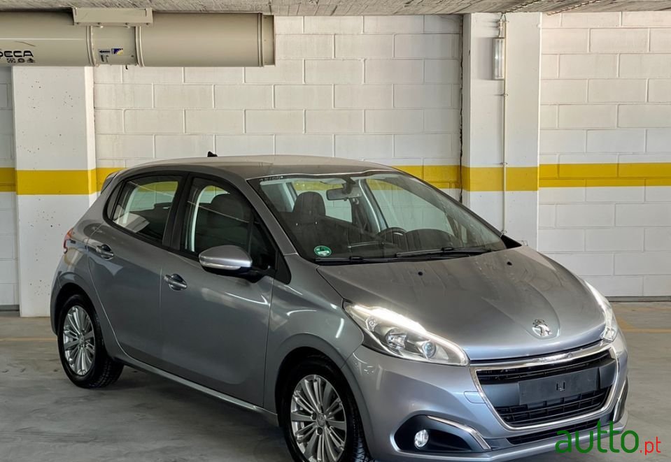 2019' Peugeot 208 photo #1