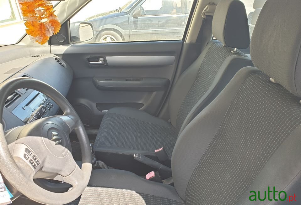 2007' Suzuki Swift photo #4