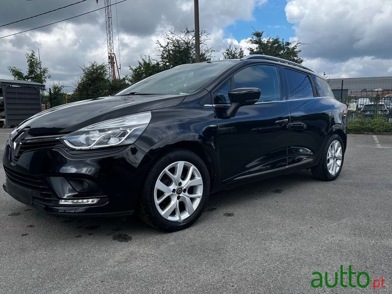 2019' Renault Clio Sport Tourer photo #1