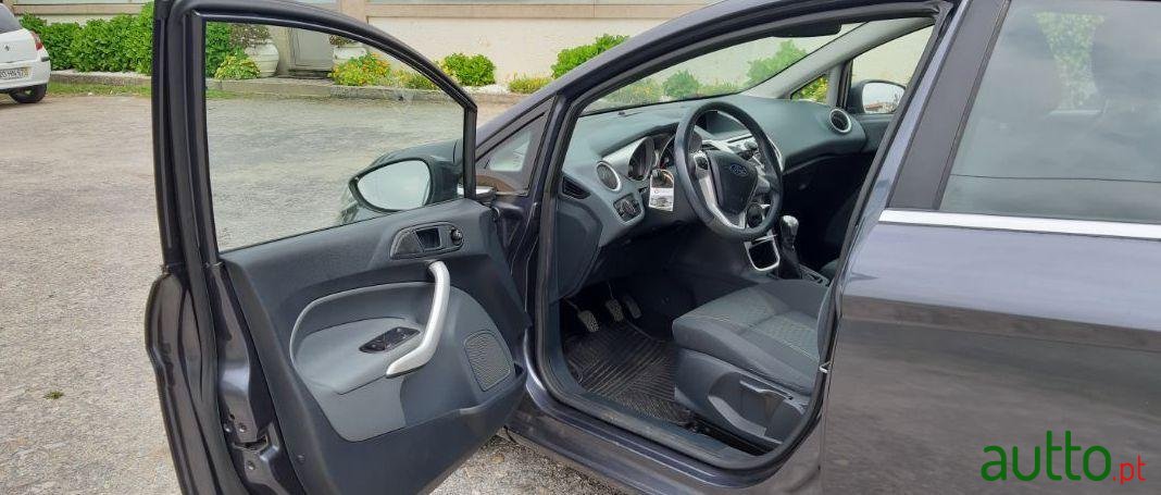 2009' Ford Fiesta photo #3