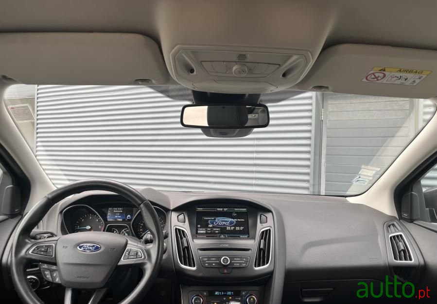 2015' Ford Focus Sw photo #2