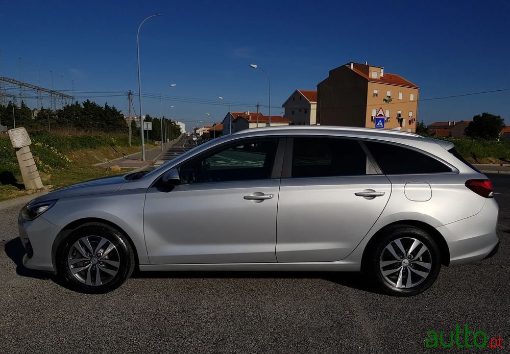 2019' Hyundai i30 Sw photo #5
