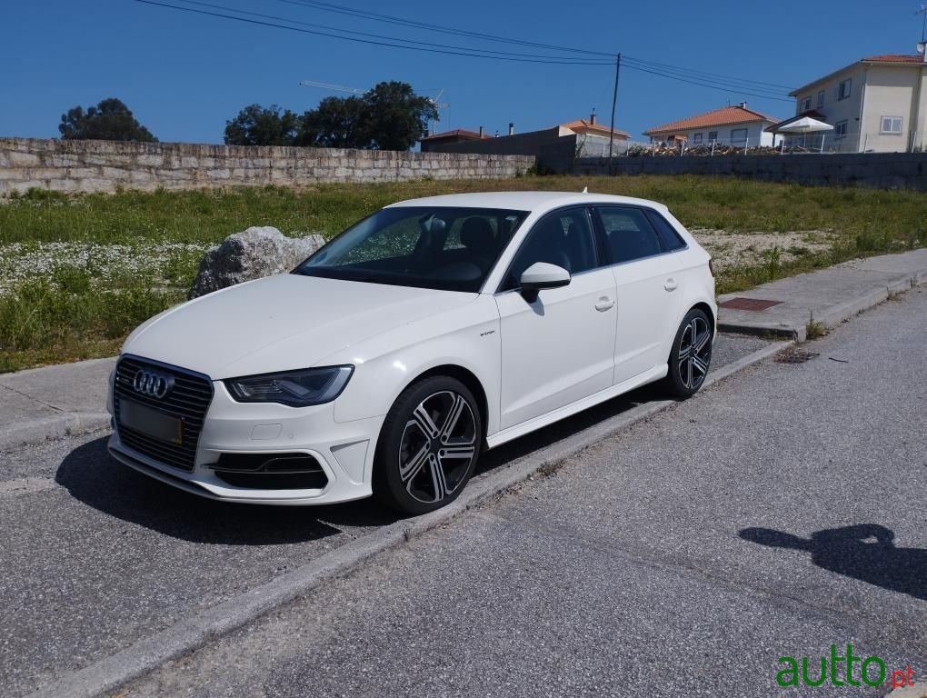 2015' Audi A3 Sportback photo #1