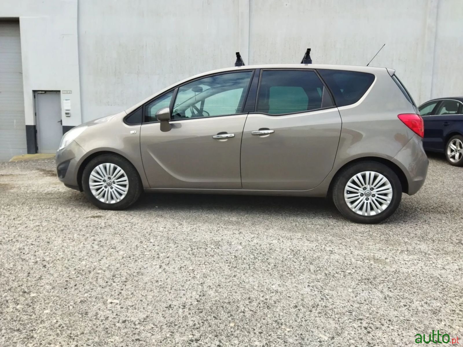 2011' Opel Meriva photo #1