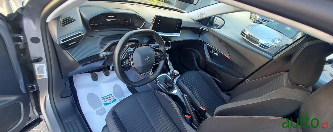 2020' Peugeot 2008 photo #3