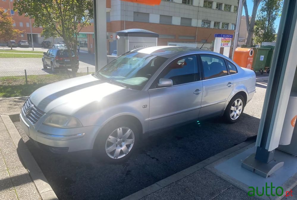 2003' Volkswagen Passat photo #1