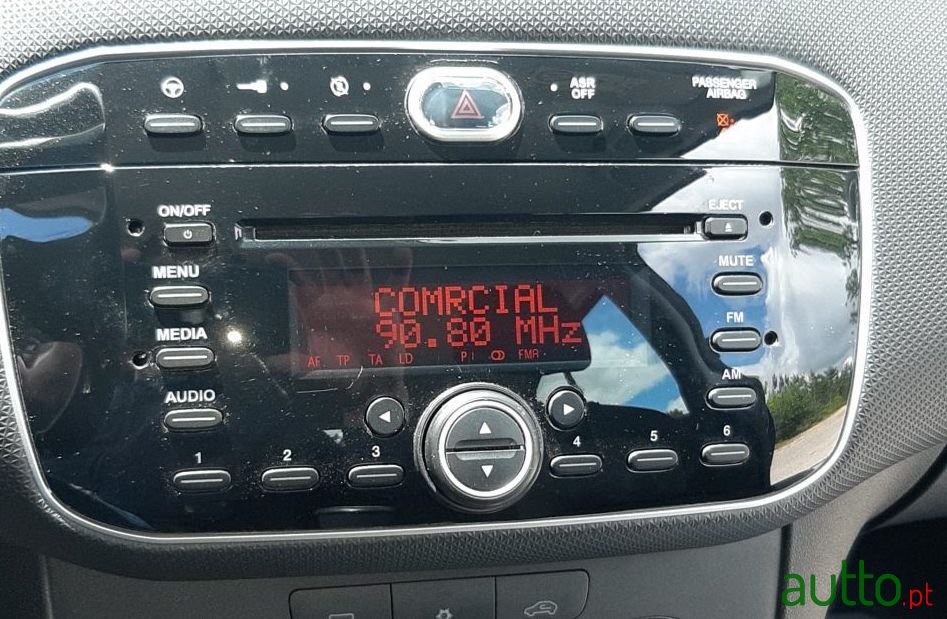 2015' Fiat Punto photo #3