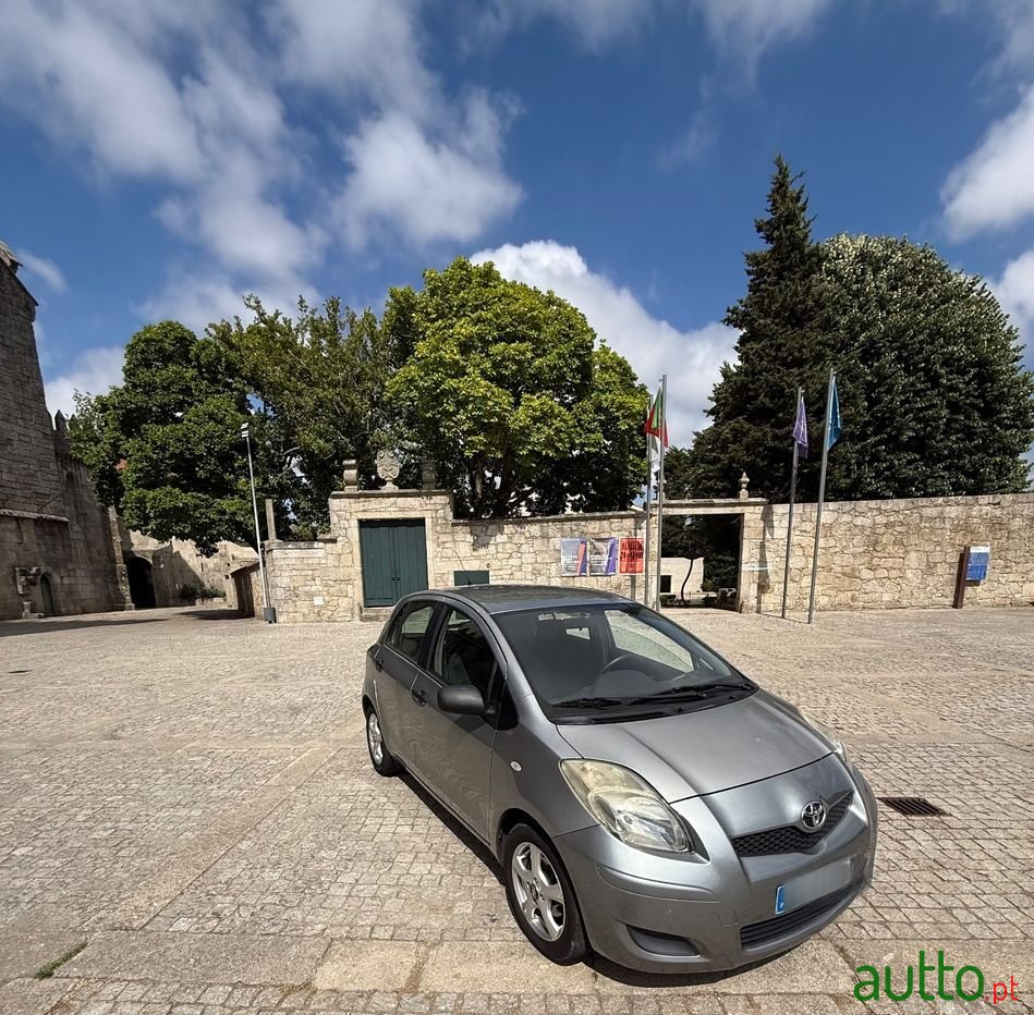 2010' Toyota Yaris 1.4 D-4D Ac Manual photo #5