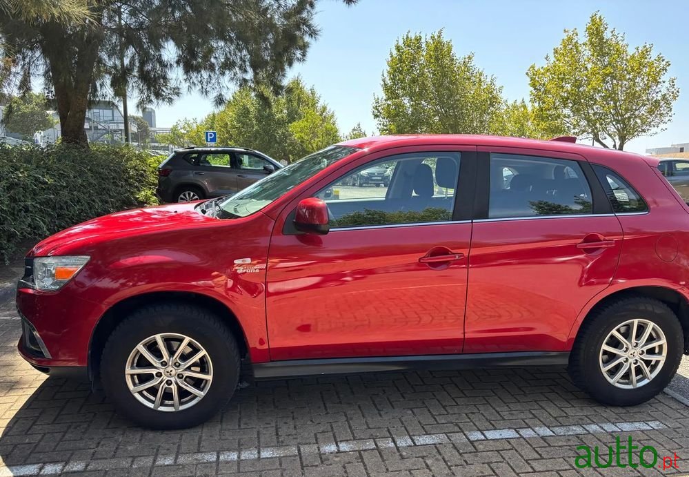 2017' Mitsubishi ASX photo #2