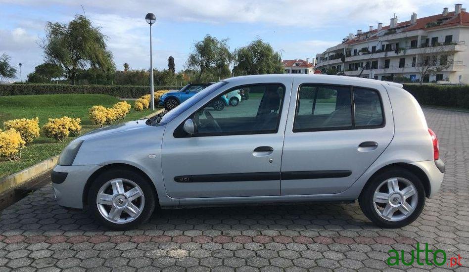 2004' Renault Clio photo #2