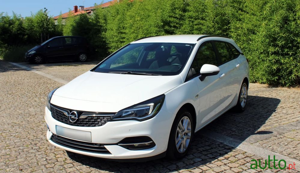 2020' Opel Astra Sports Tourer photo #1