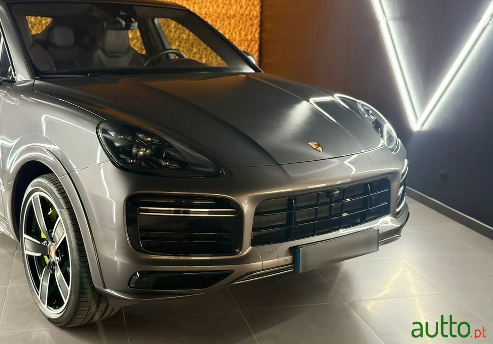2020' Porsche Cayenne Turbo S E-Hybrid photo #2