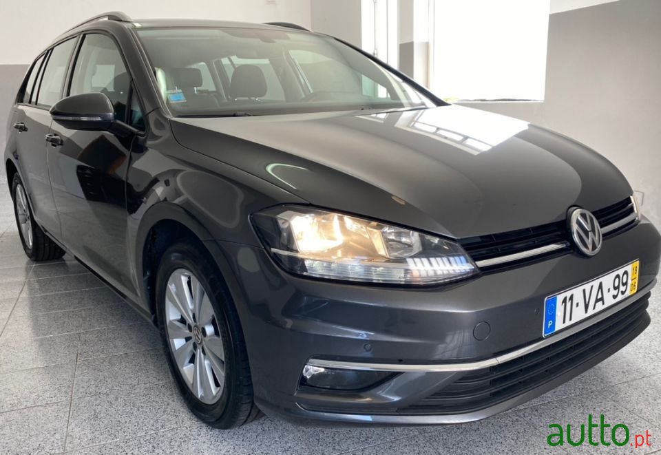 2018' Volkswagen Golf photo #3