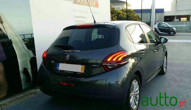 2017' Peugeot 208 Style 1.2 Puretech photo #2