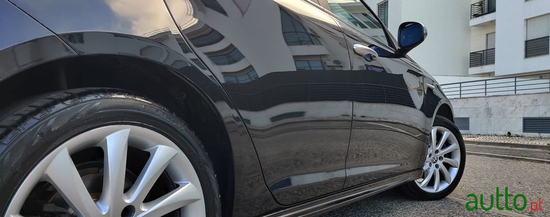 2011' Alfa Romeo Giulietta photo #6