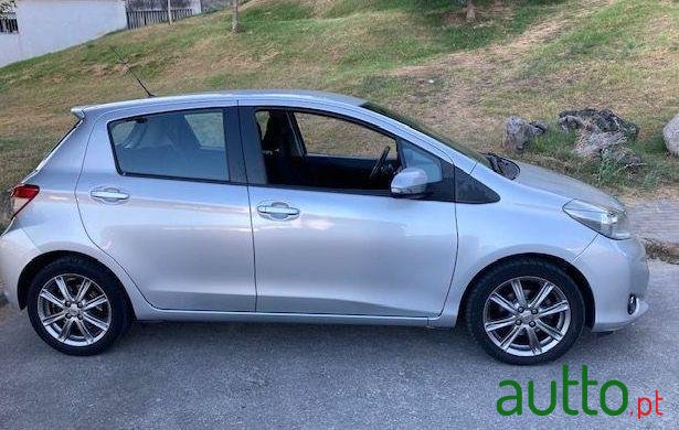 2013' Toyota Yaris photo #1