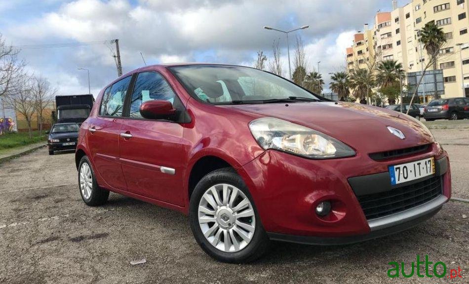 2010' Renault Clio photo #3