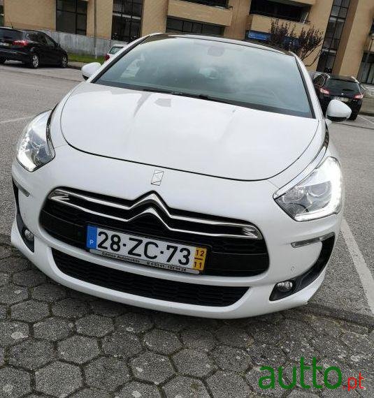 2012' Citroen DS5 photo #2