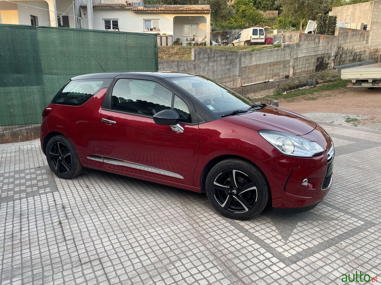 2013' Citroen DS3 photo #2