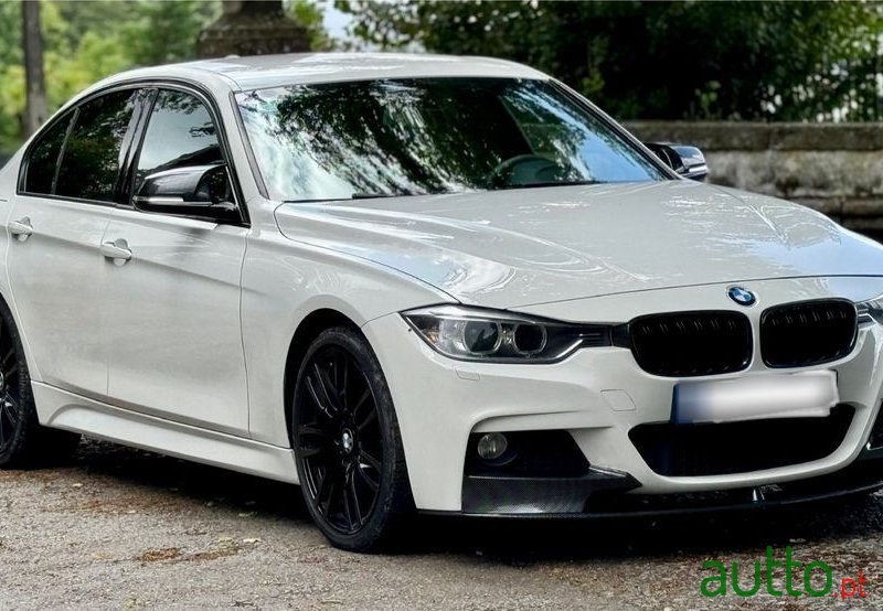 2013' BMW 320 photo #2