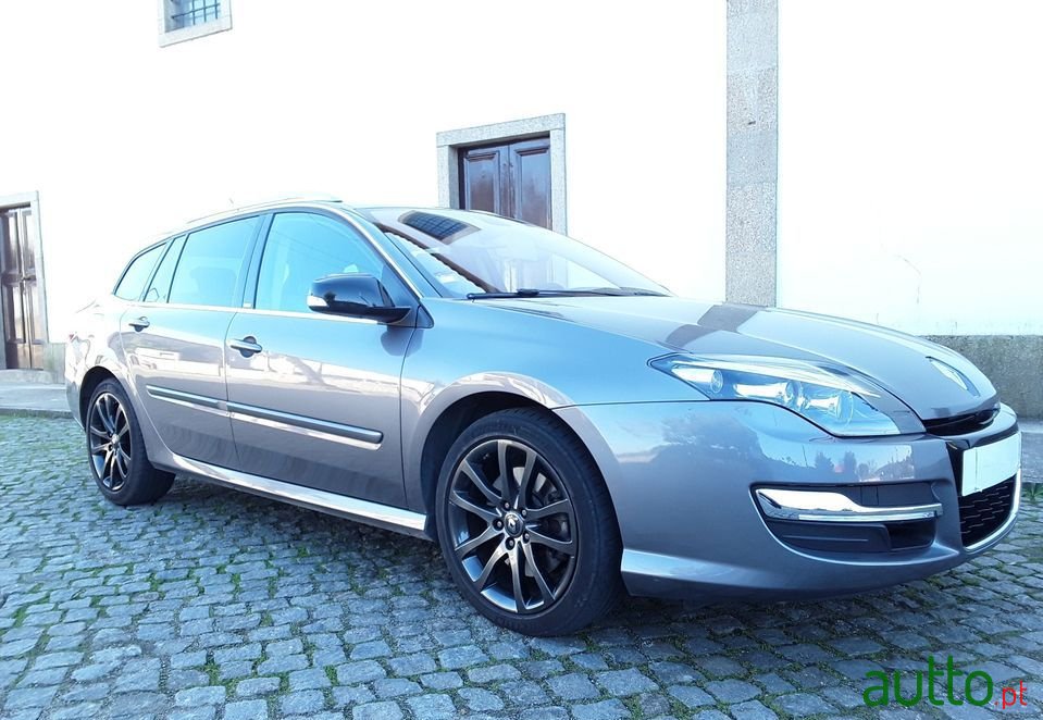 2015' Renault Laguna Break photo #2