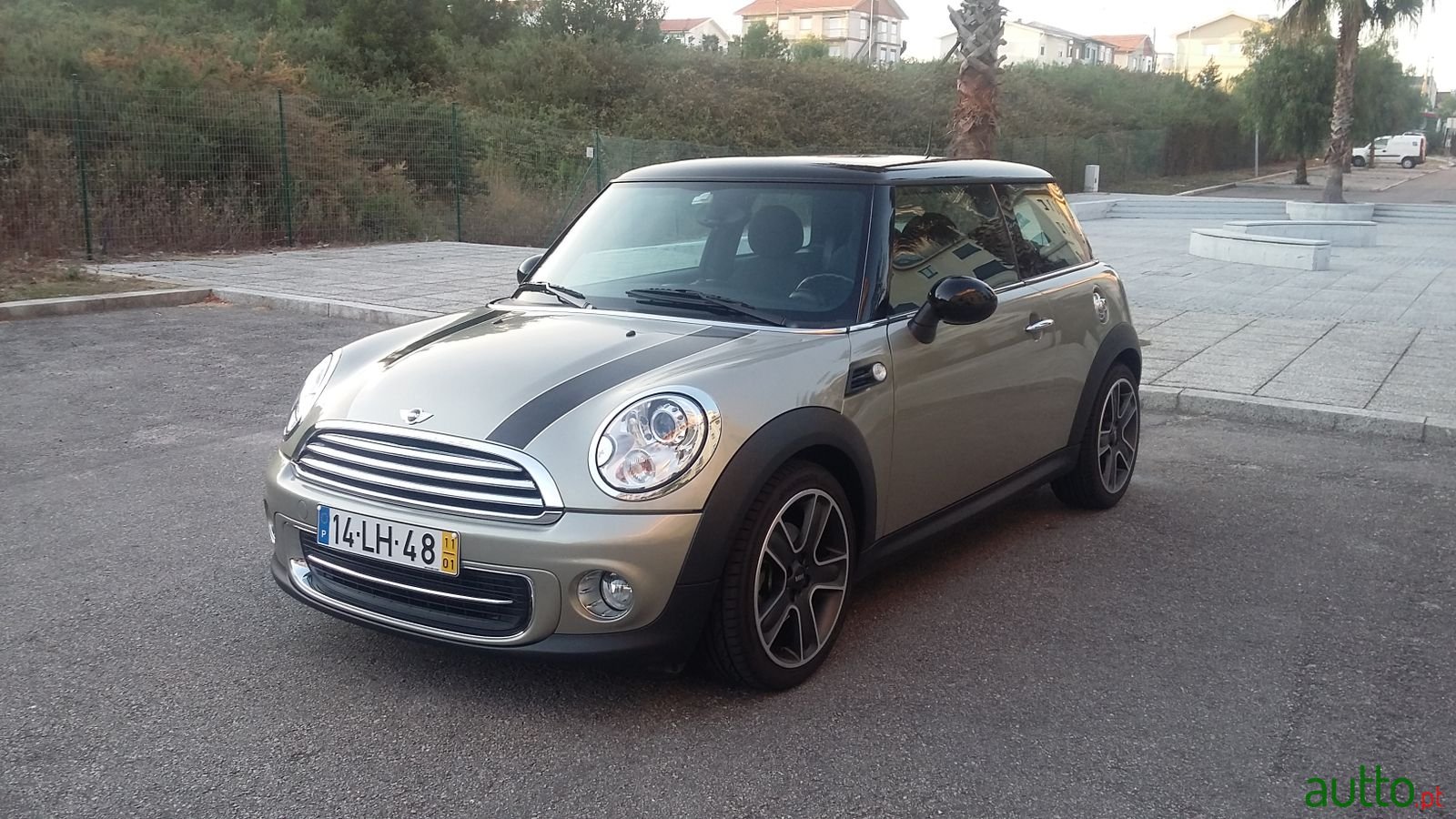 2011' MINI Cooper photo #1