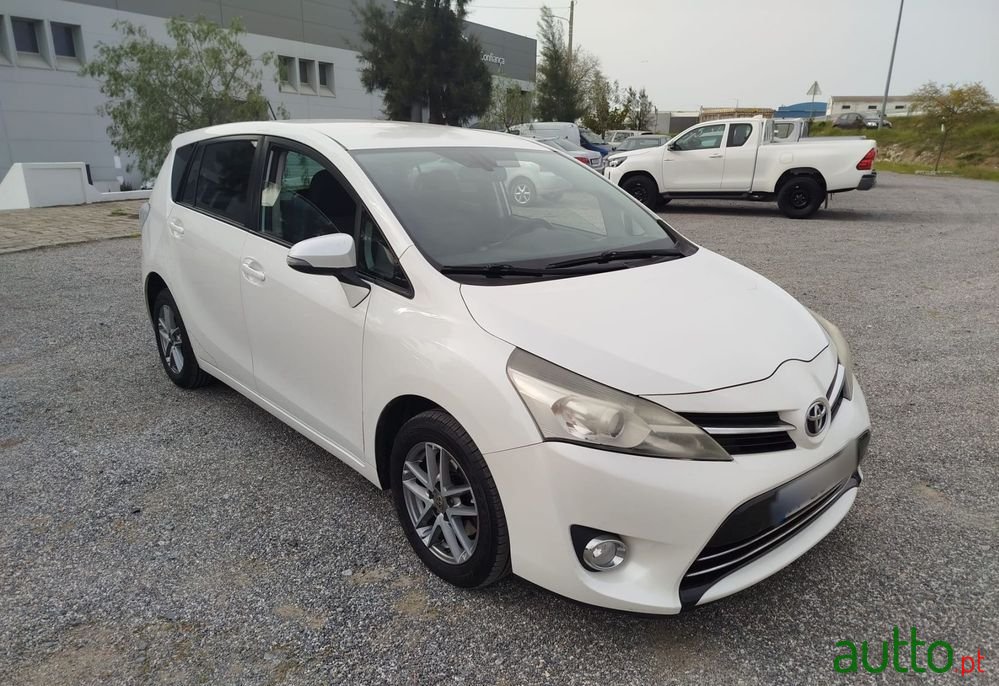 2015' Toyota Verso photo #2