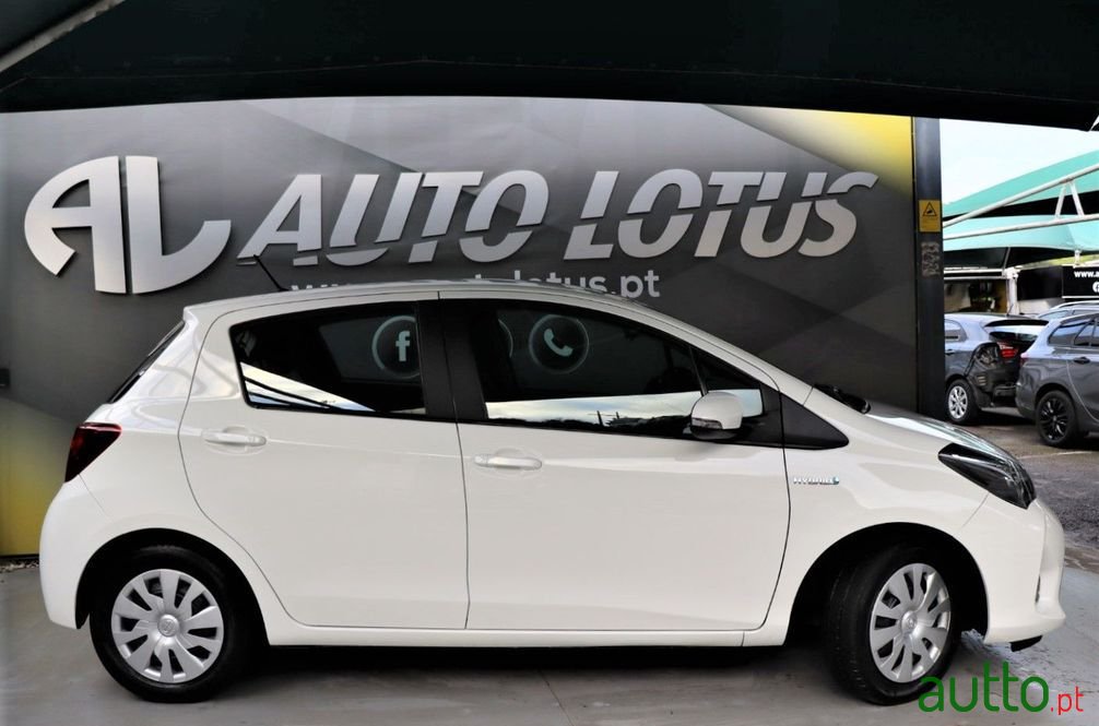 2016' Toyota Yaris photo #3