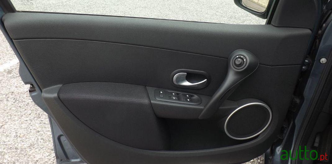 2006' Renault Clio photo #1