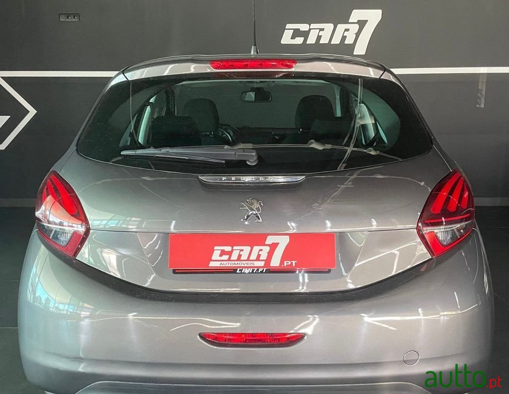 2018' Peugeot 208 1.2 Puretech Allure photo #5