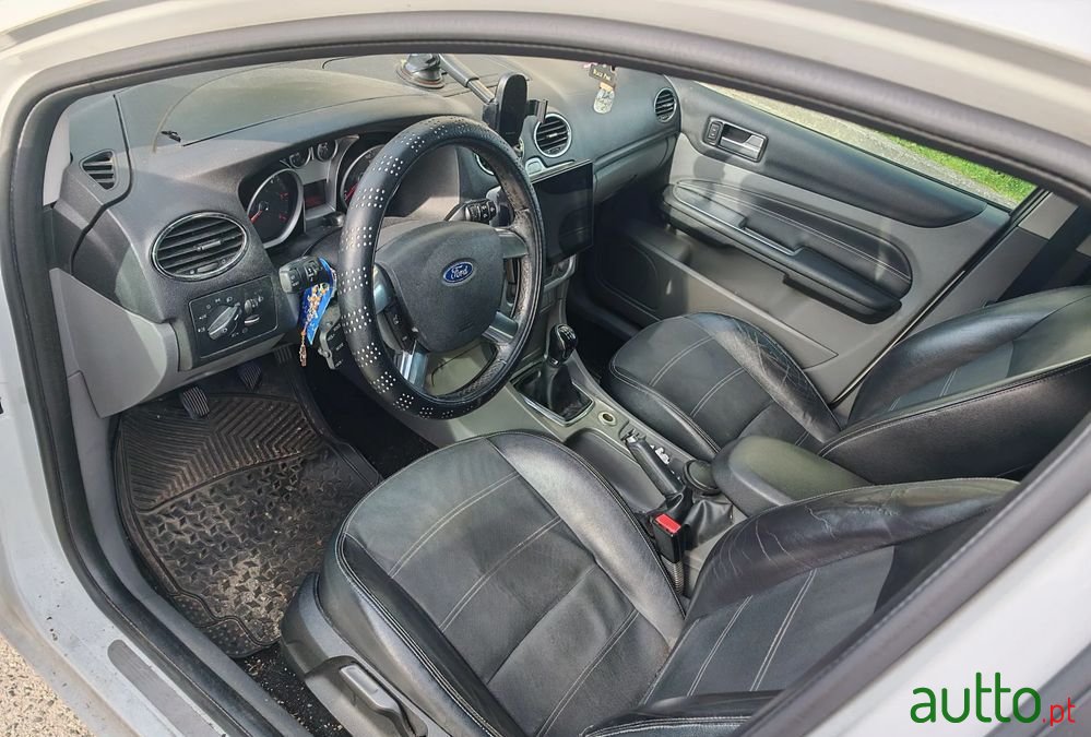 2008' Ford Focus Sw photo #3
