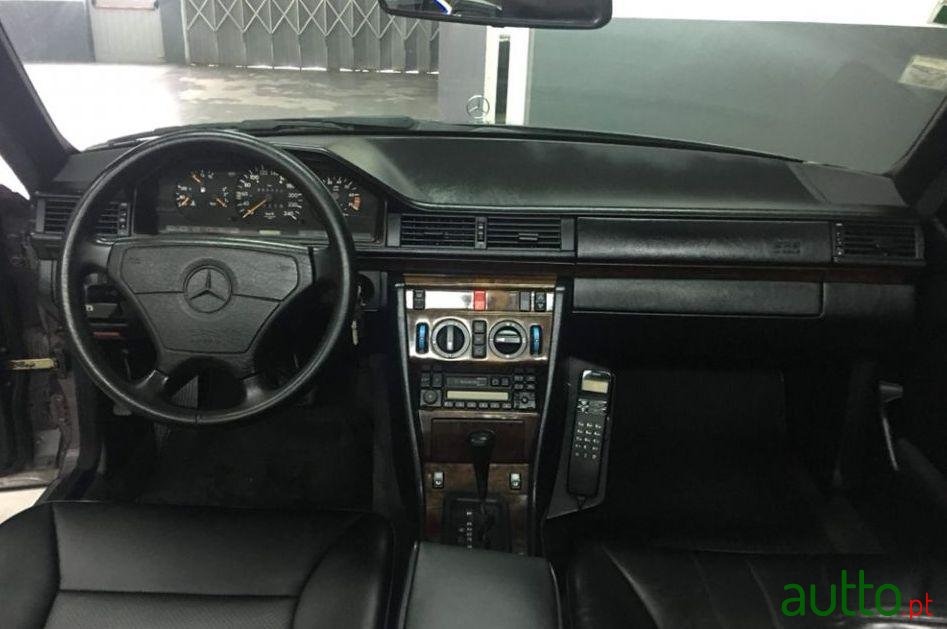 1995' Mercedes-Benz E-220 Cabrio photo #2