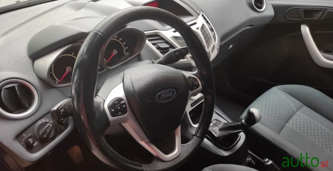 2009' Ford Fiesta photo #3