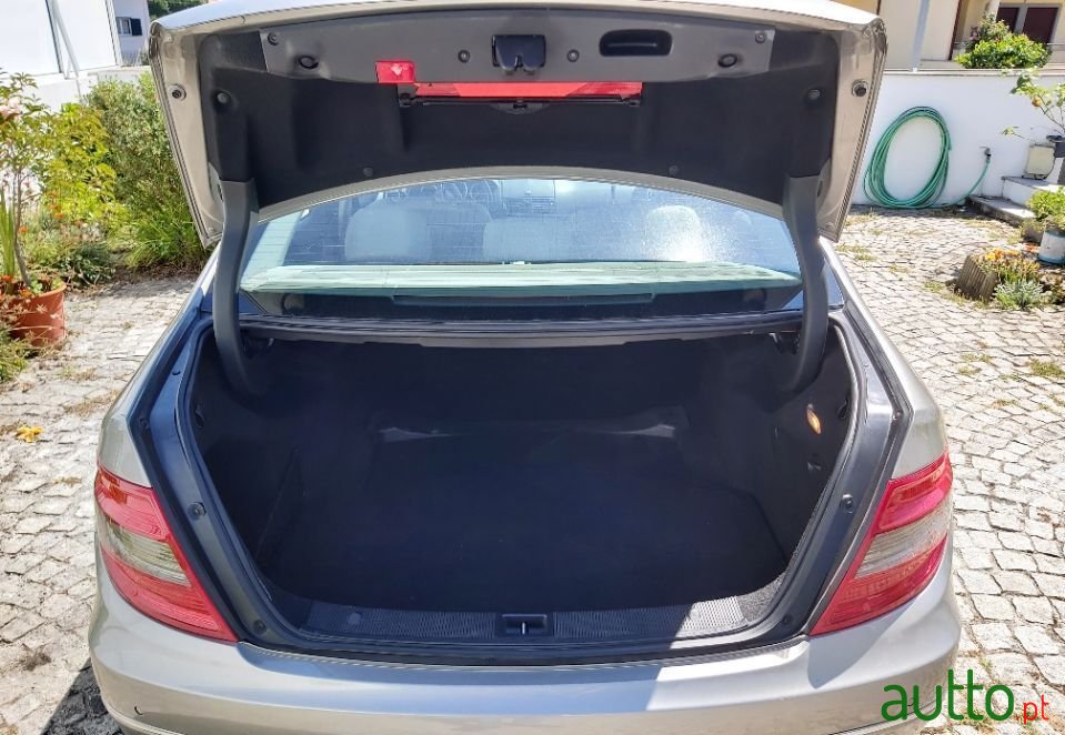 2008' Mercedes-Benz C-220 photo #5