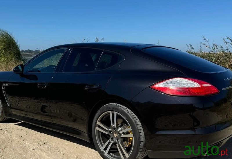 2011' Porsche Panamera Diesel photo #2