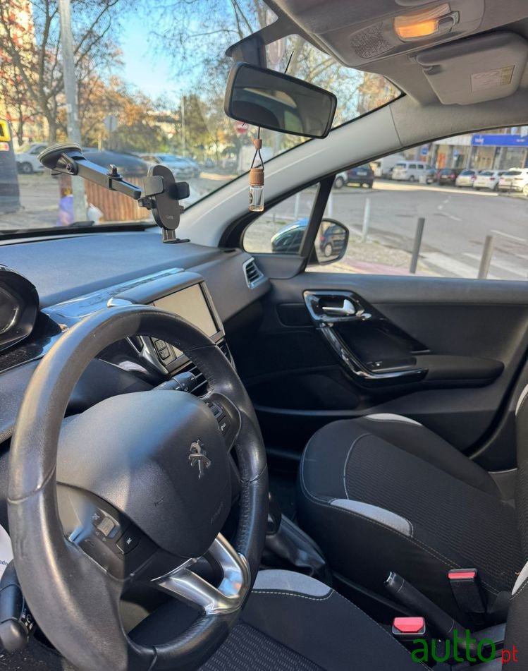 2015' Peugeot 208 1.2 Vti Active photo #5