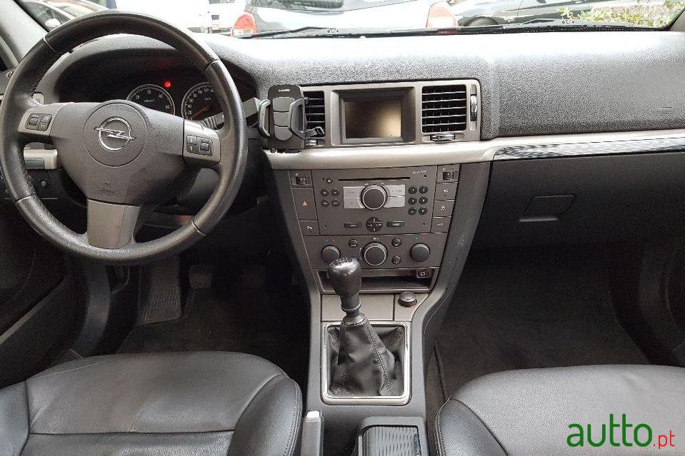 2008' Opel Vectra Gts photo #1