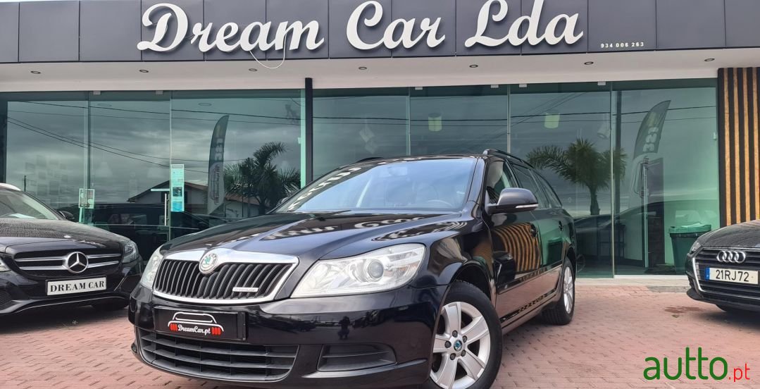 2011' Skoda Octavia Break photo #1