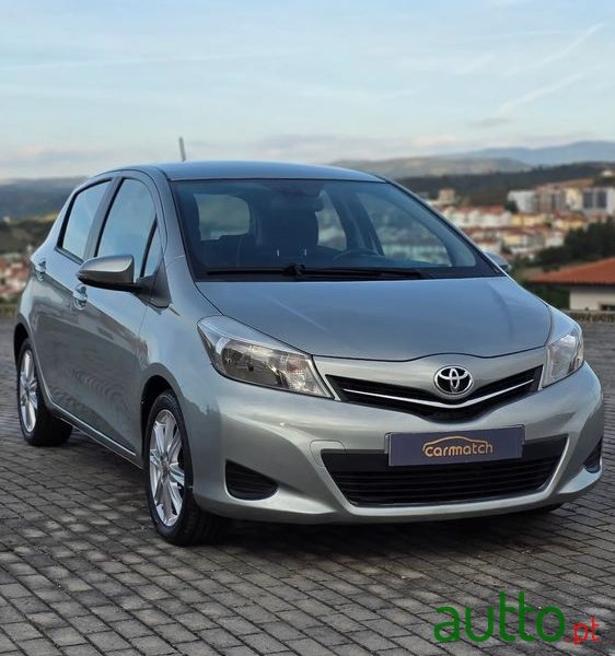 2012' Toyota Yaris photo #4